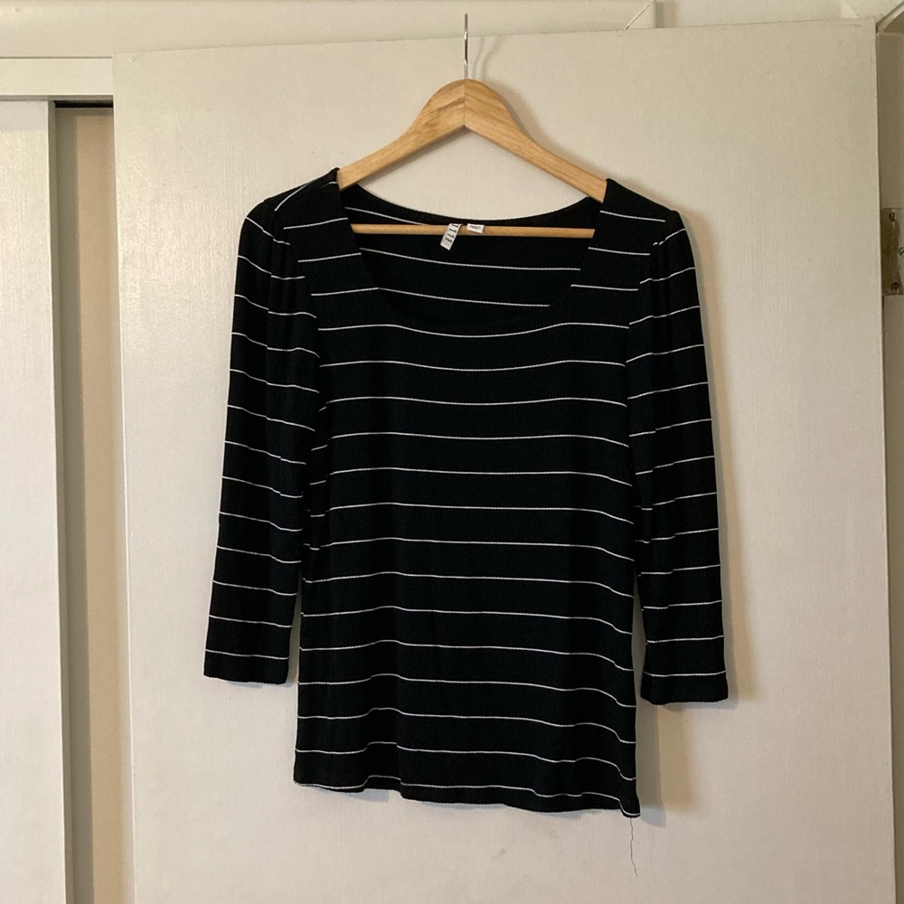 Elle black and white striped top. Size Medium. Excellent condition.